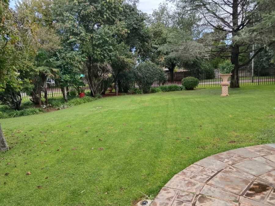 5 Bedroom Property for Sale in Lourenspark North West